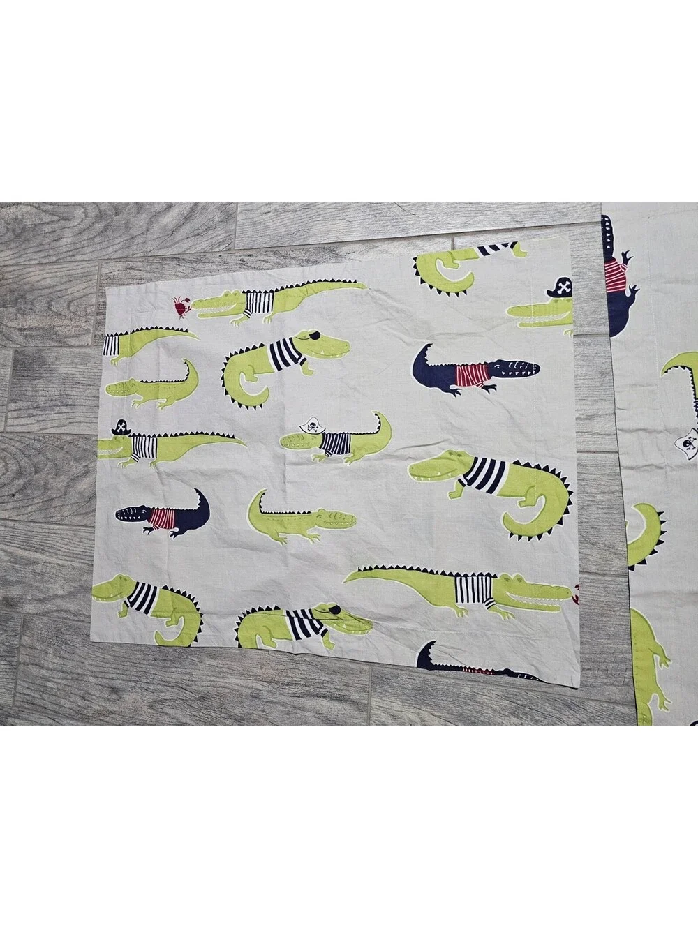 (2pc) Pottery Barn Kids Pillow Shams Standard Format 20x26 Alligators Print